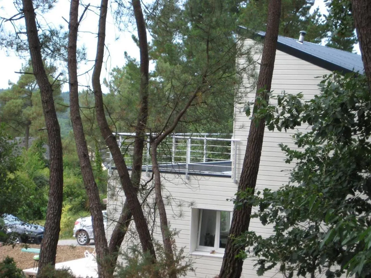 Sejour Entre Nature Verdoyante Et Son Dolment Cournon