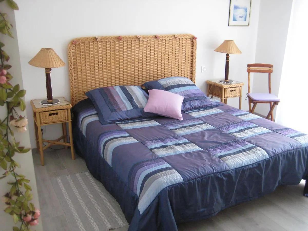 Sejour Entre Nature Verdoyante Et Son Dolment Cournon Homestay