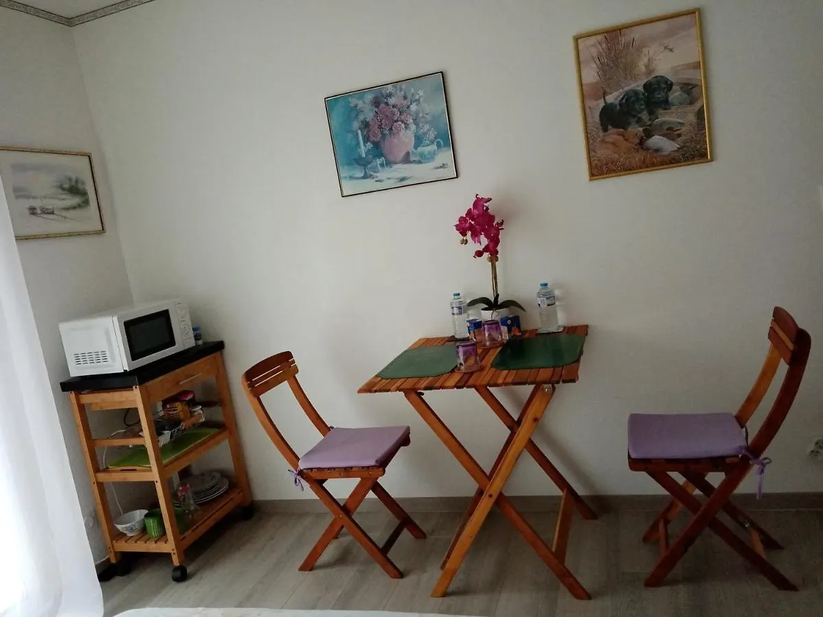 Homestay Sejour Entre Nature Verdoyante Et Son Dolment Cournon France