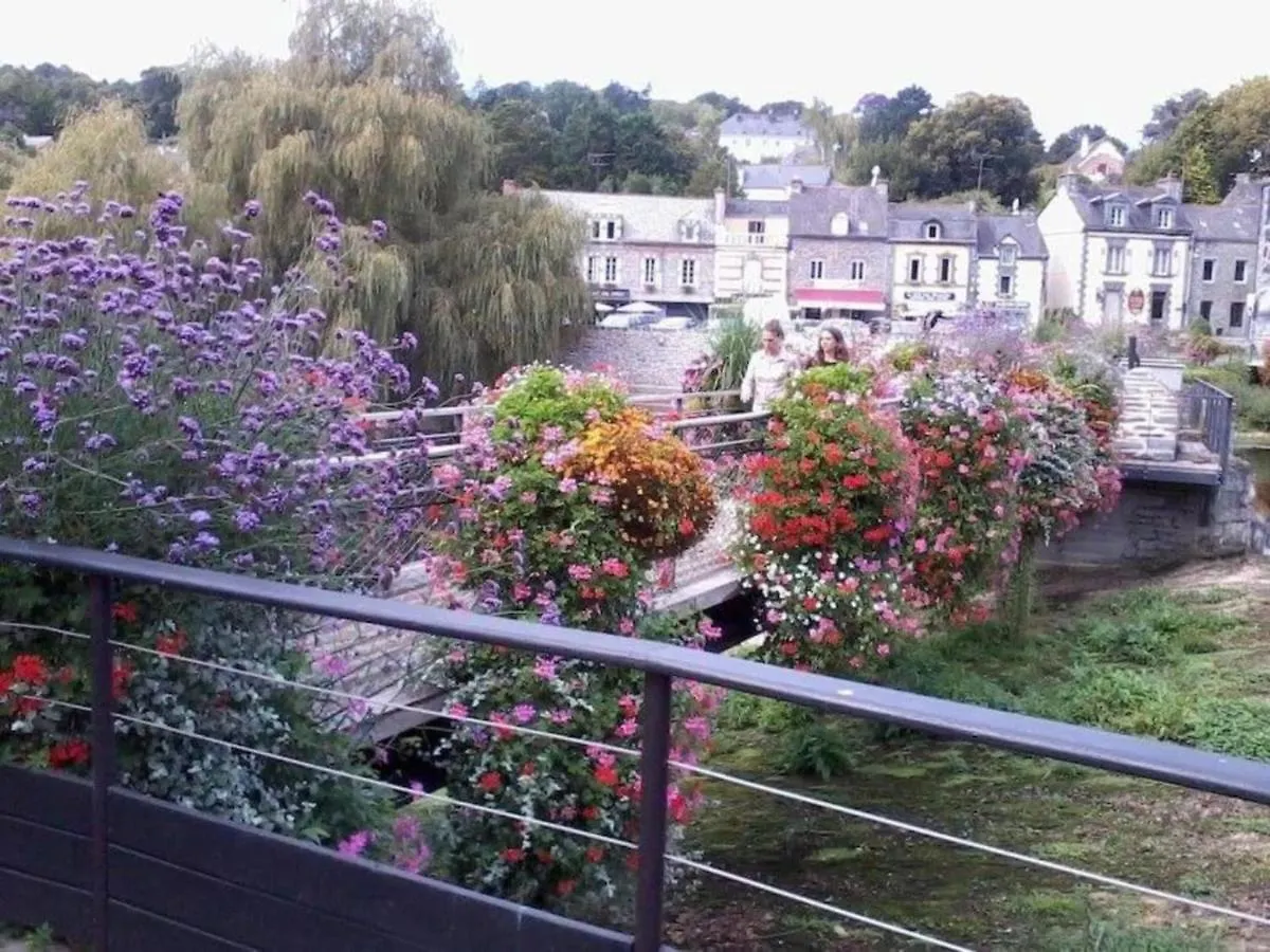 Sejour Entre Nature Verdoyante Et Son Dolment Cournon